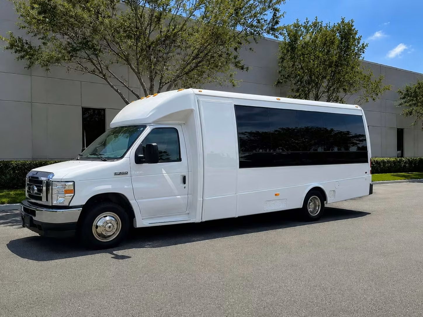 bell gardens 15 passenger minibus rental
