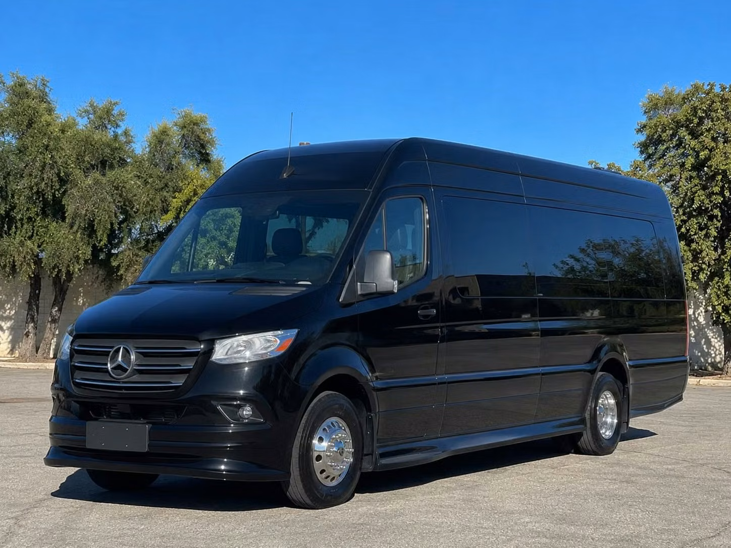 bell gardens charter buses minibuses party buses and sprinter vans in bell gardens